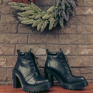 Dr. Martens Averil Black Boot
